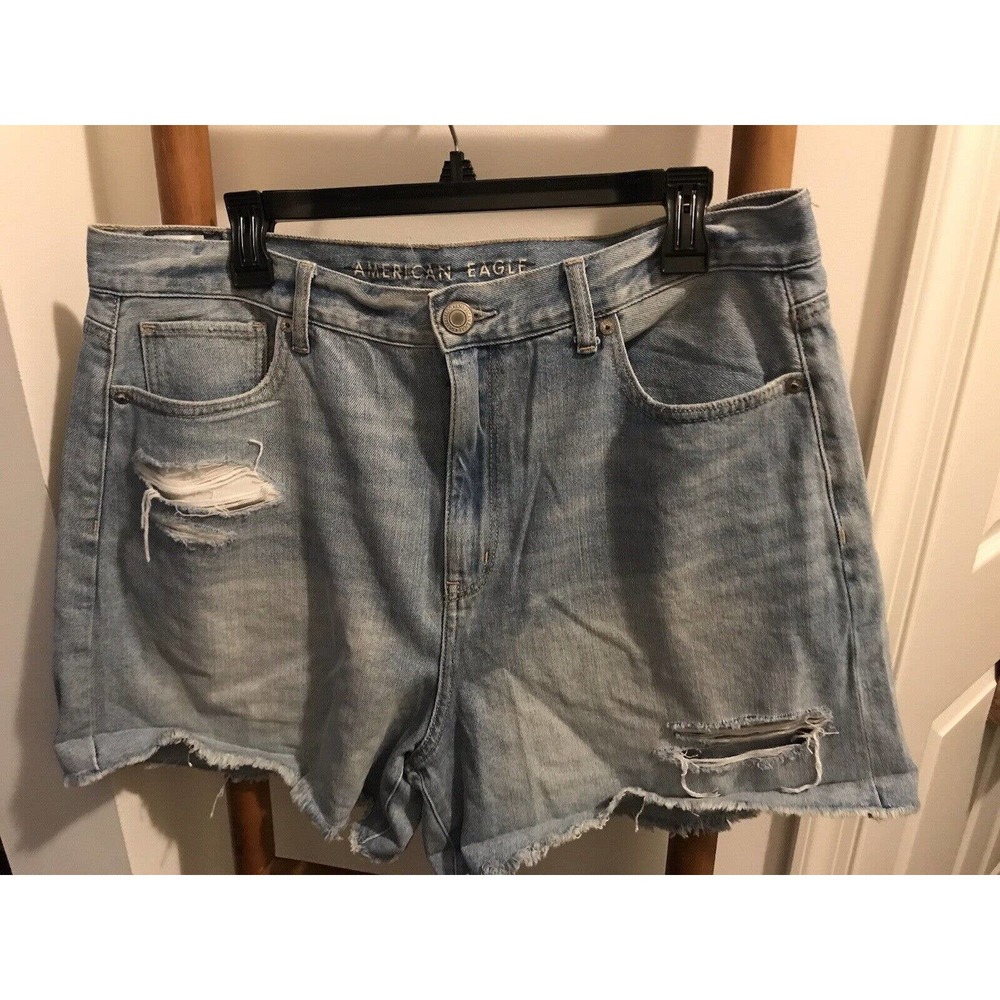 American Eagle Denim Mom Shorts Size 16, Distressed, Light Wash NEW